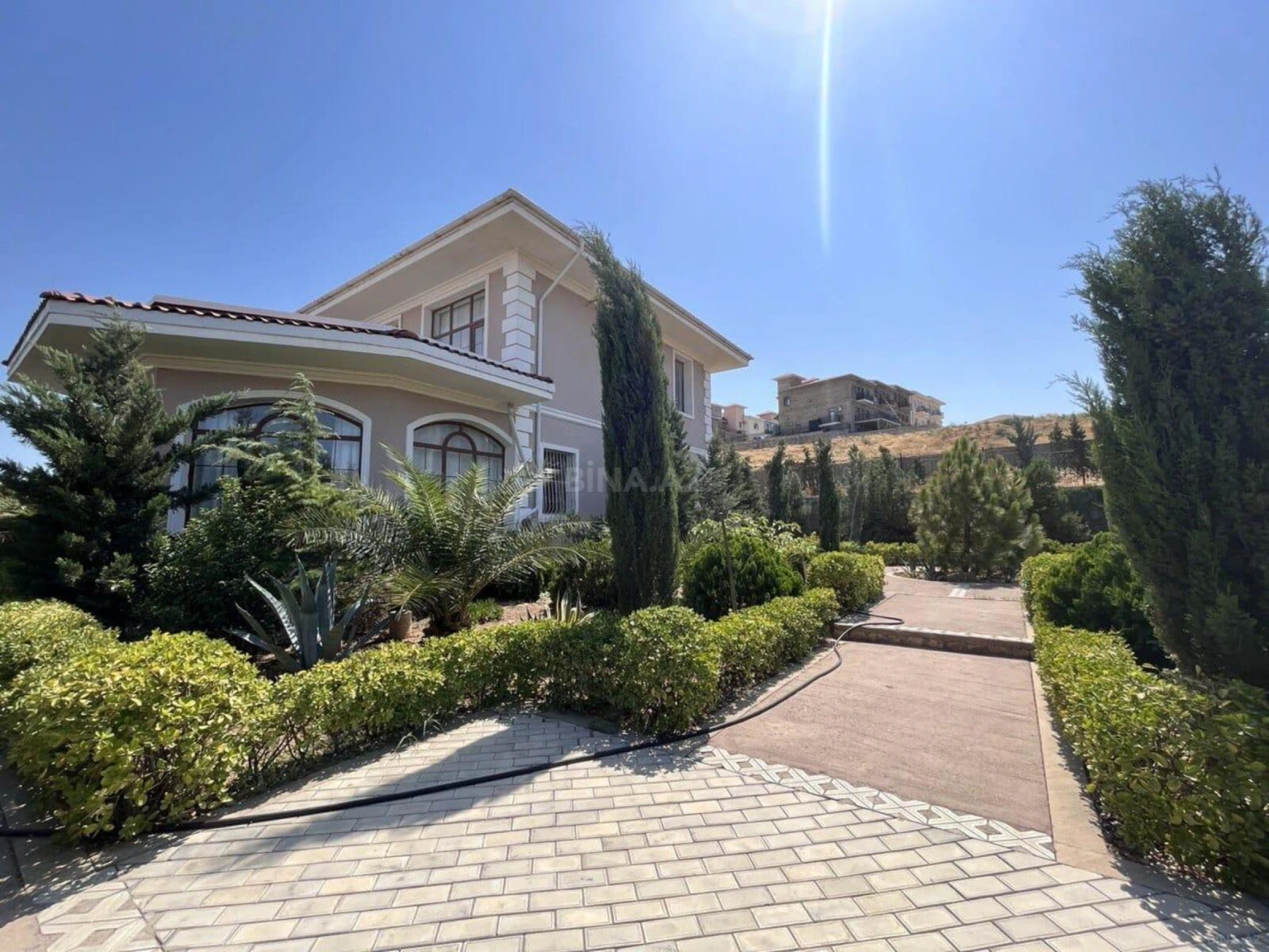 Satılır 6 otaqlı həyət evi 300 m²