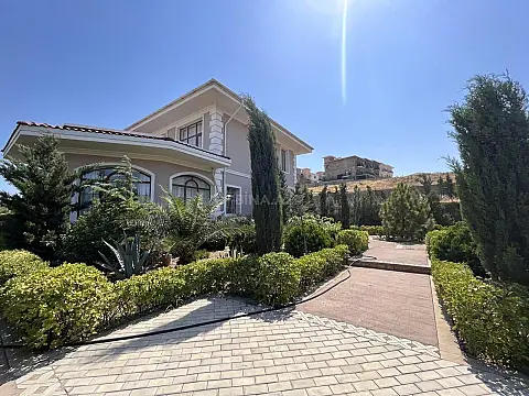 Satılır 6 otaqlı həyət evi 300 m²