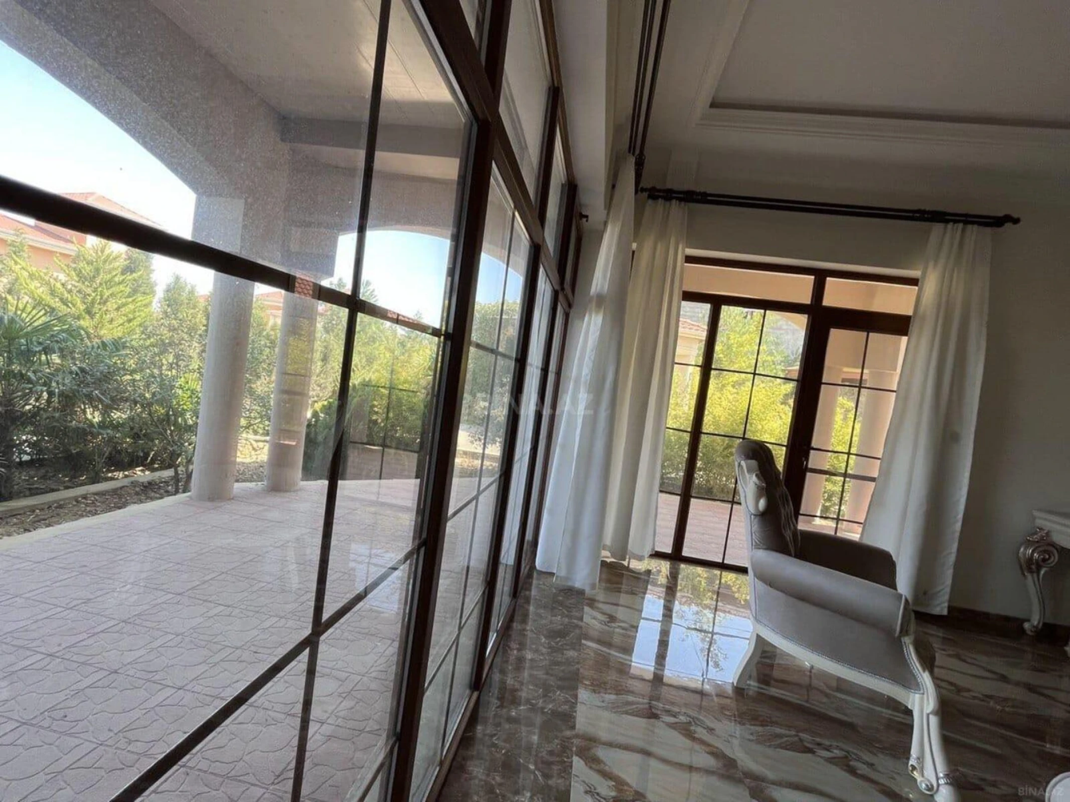Satılır 6 otaqlı həyət evi 300 m²