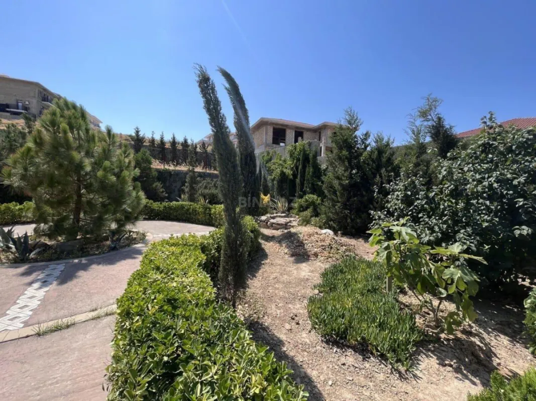 Satılır 6 otaqlı həyət evi 300 m²