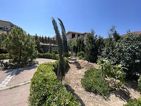 Satılır 6 otaqlı həyət evi 300 m²