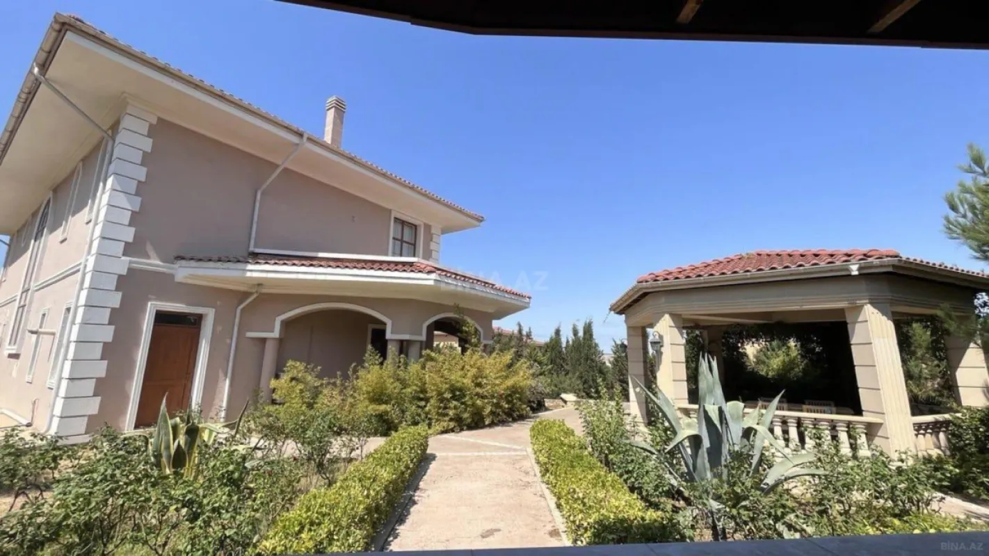 Satılır 6 otaqlı həyət evi 300 m²