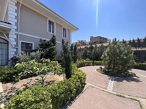 Satılır 6 otaqlı həyət evi 300 m²