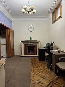 Satılır 5 otaqlı mənzil 145 m²