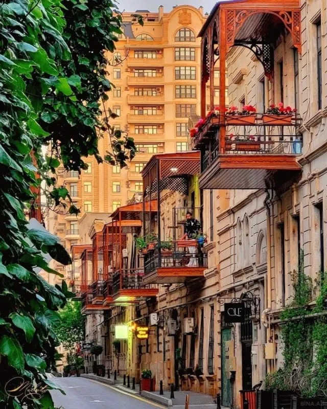 Satılır 5 otaqlı mənzil 145 m²