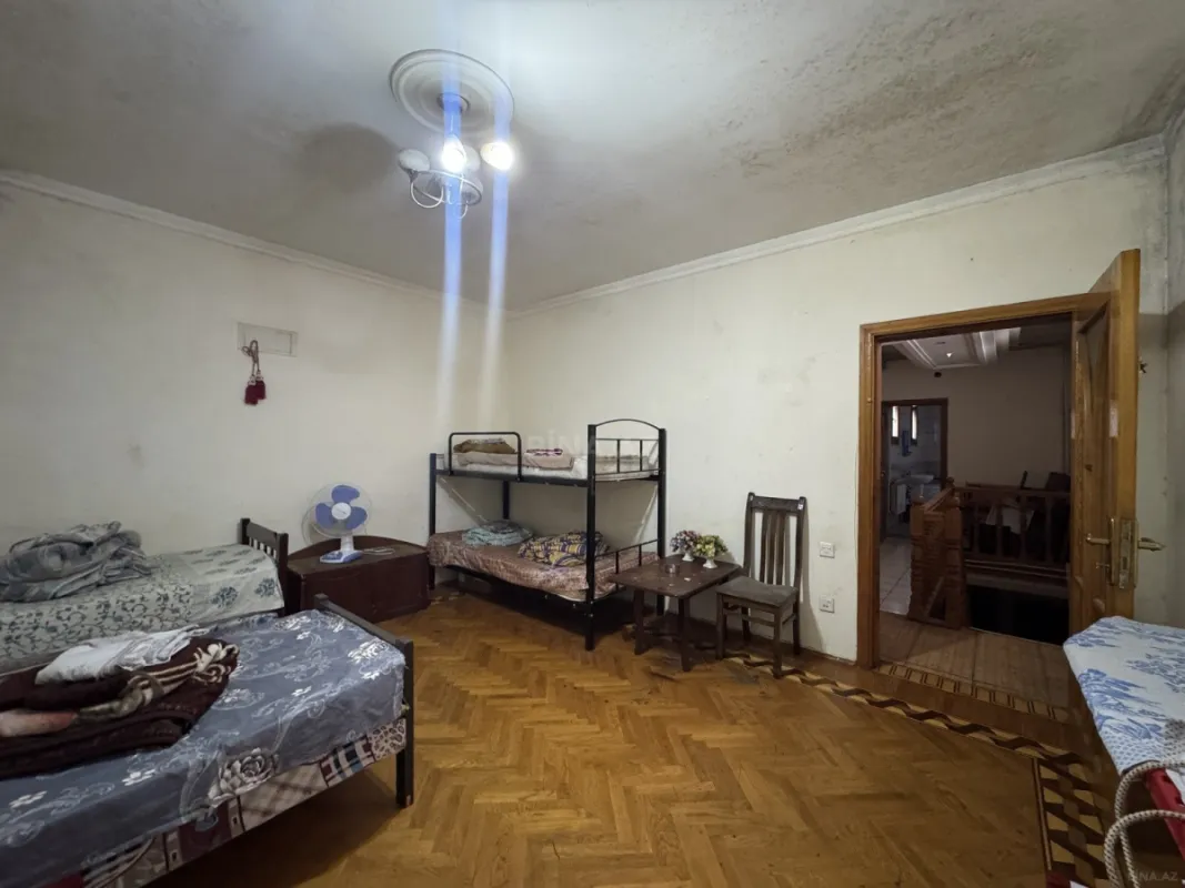 Satılır 5 otaqlı mənzil 145 m²