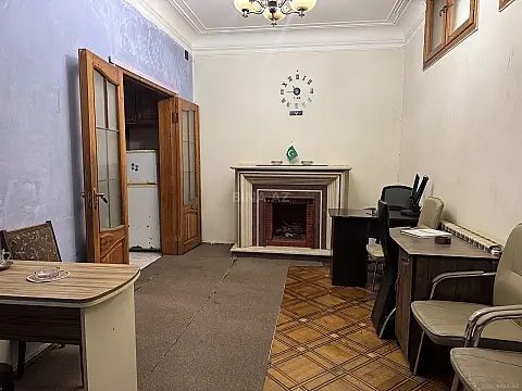 Satılır 5 otaqlı mənzil 145 m²