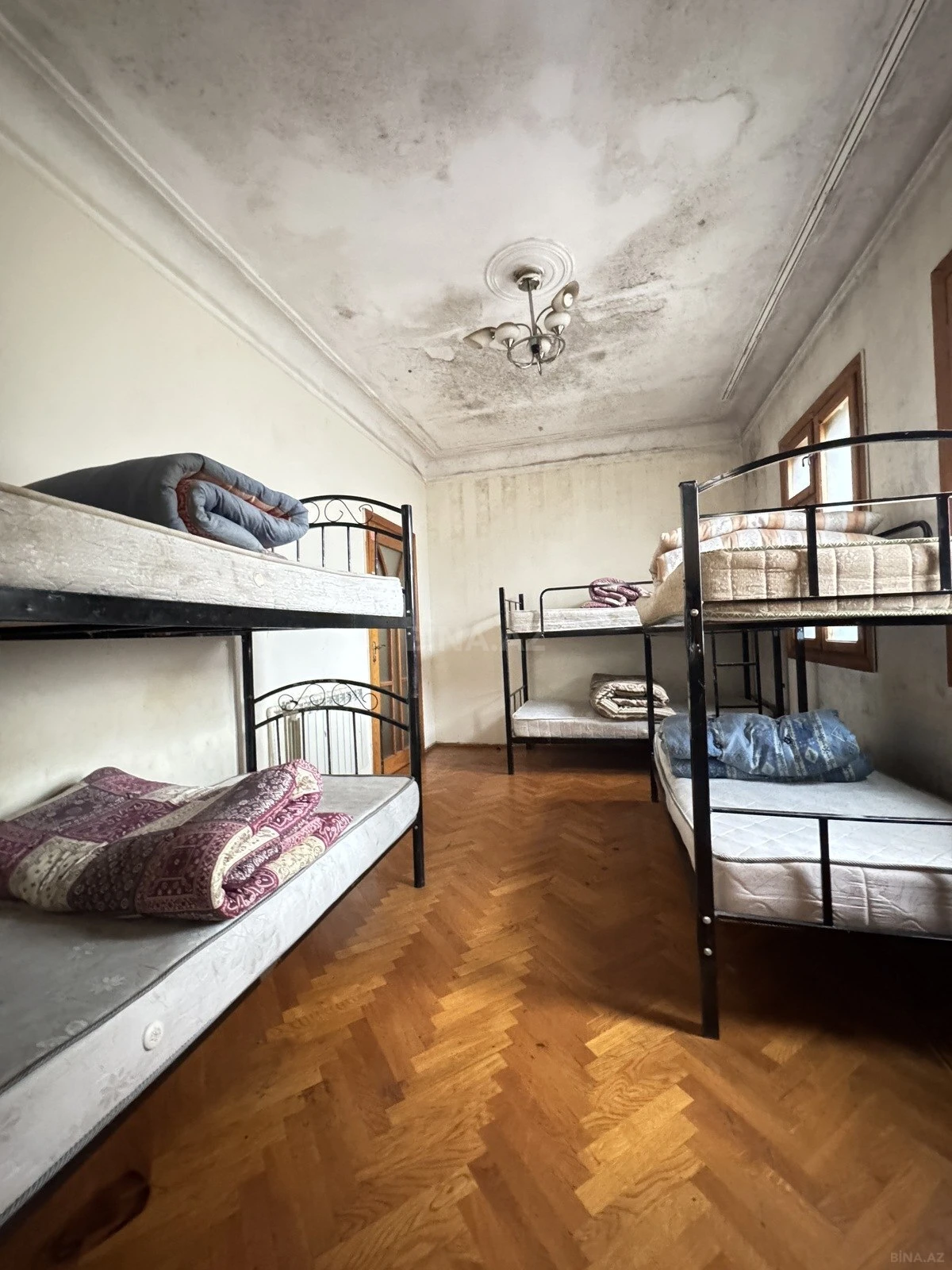 Satılır 5 otaqlı mənzil 145 m²