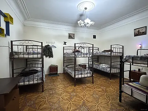 Satılır 5 otaqlı mənzil 145 m²