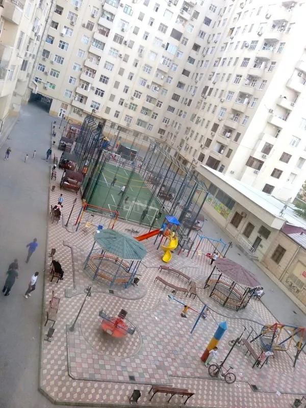 Kirayə verilir 2 otaqlı mənzil 92 m²