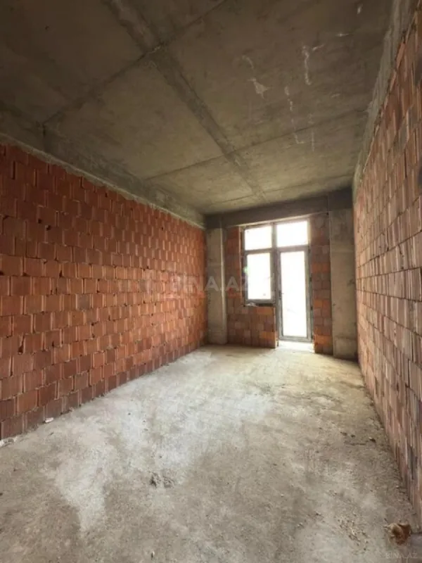 Satılır 4 otaqlı mənzil 219 m²