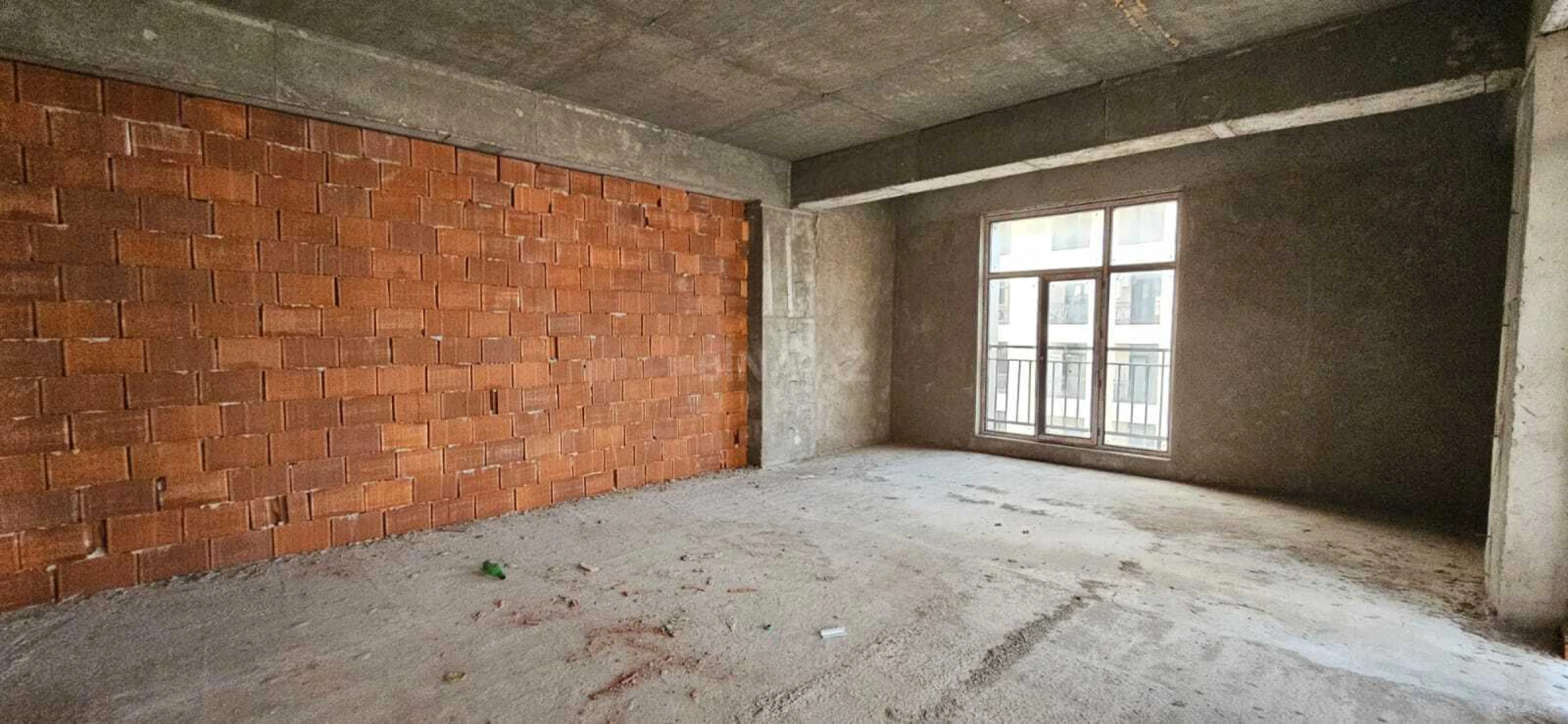 Satılır 4 otaqlı mənzil 219 m²