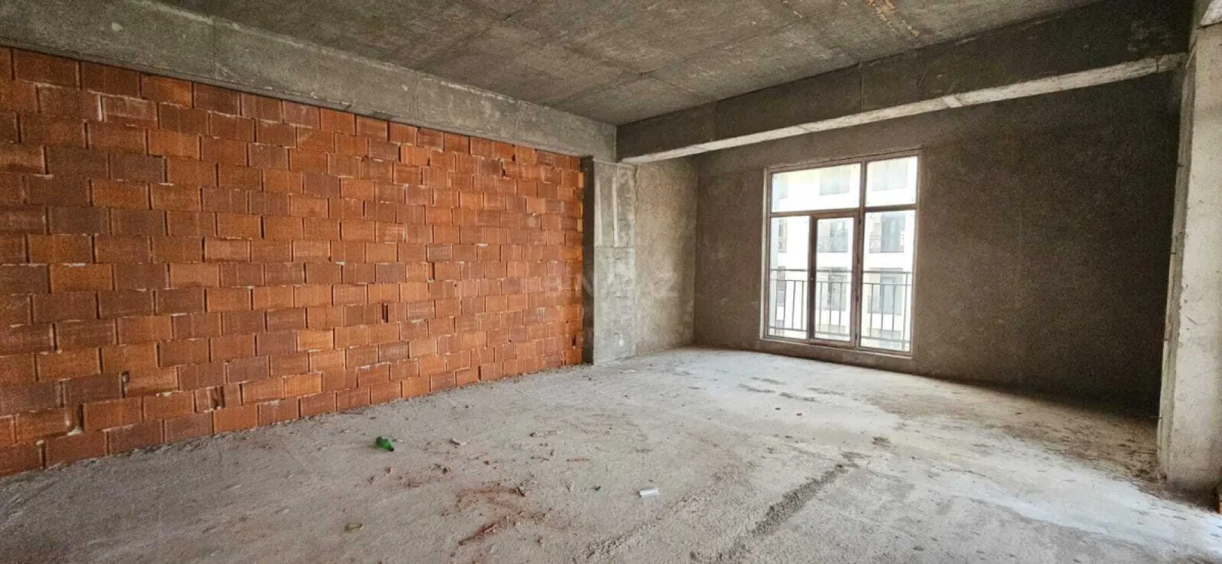 Satılır 4 otaqlı mənzil 219 m²