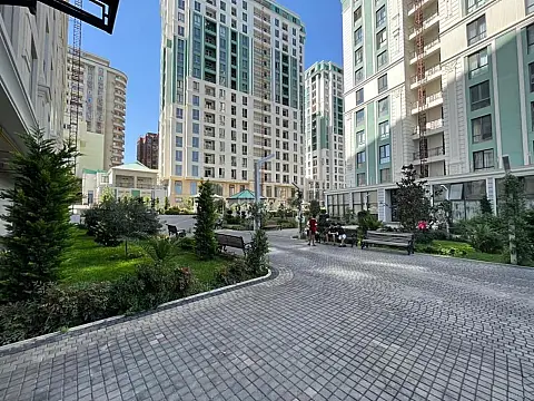 Satılır 4 otaqlı mənzil 219 m²