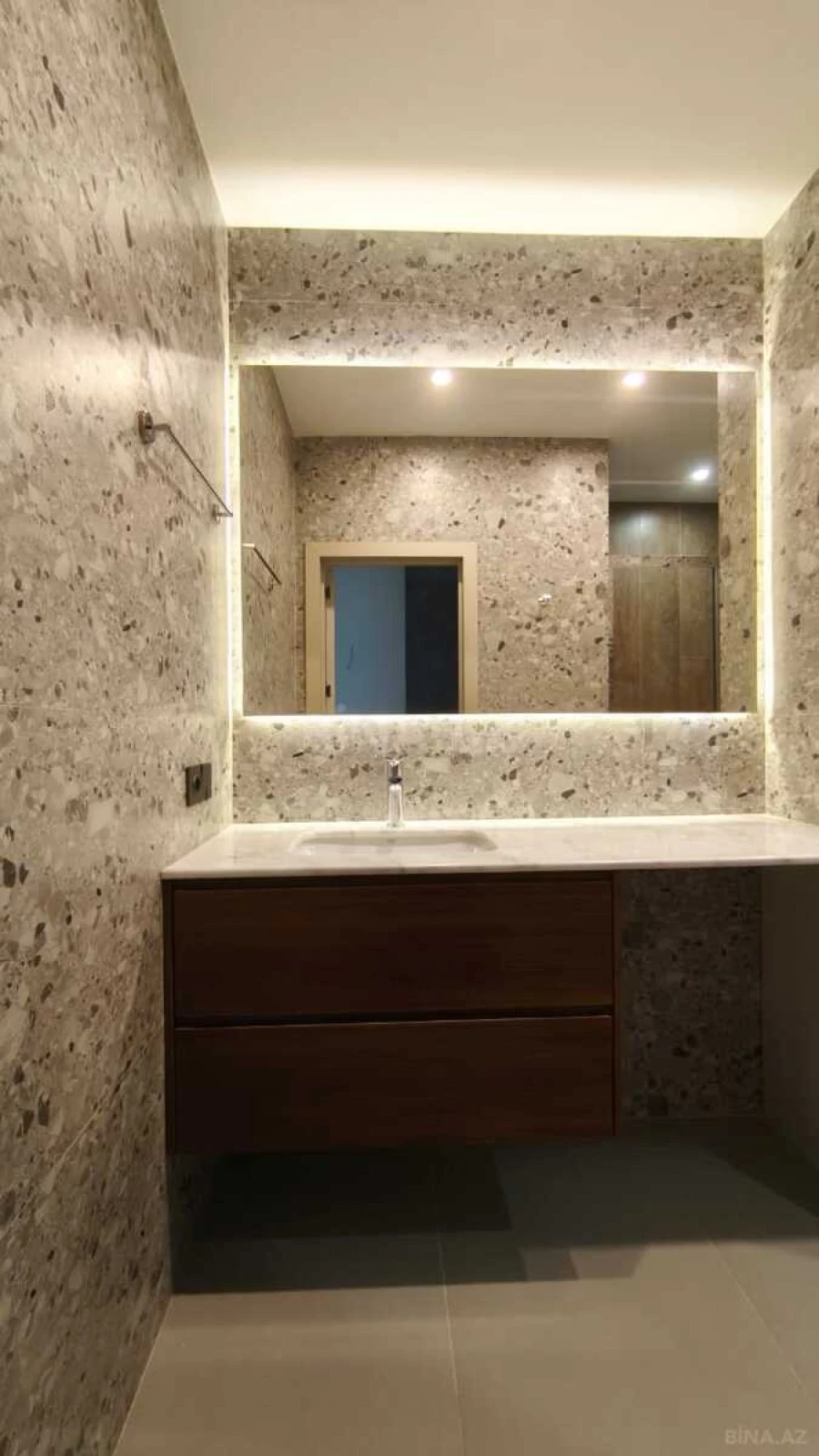 Satılır 3 otaqlı mənzil 74 m²