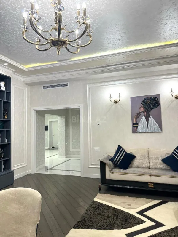 Satılır 4 otaqlı mənzil 170 m²