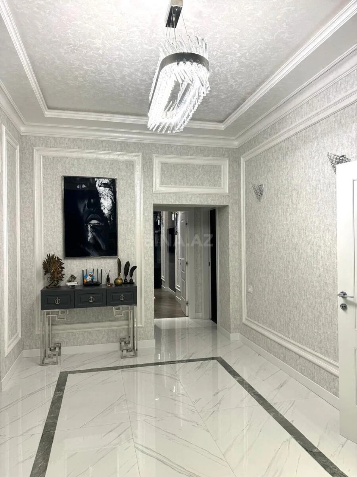 Satılır 4 otaqlı mənzil 170 m²