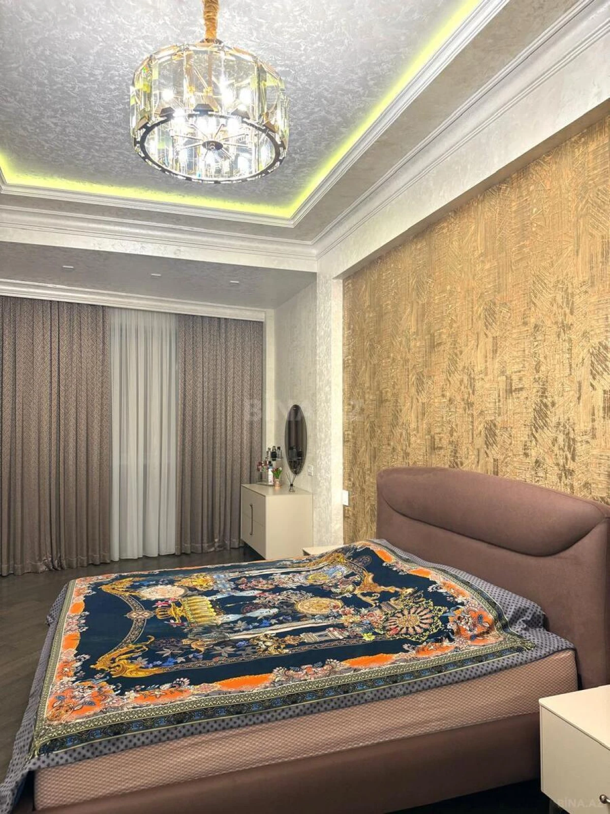 Satılır 4 otaqlı mənzil 170 m²