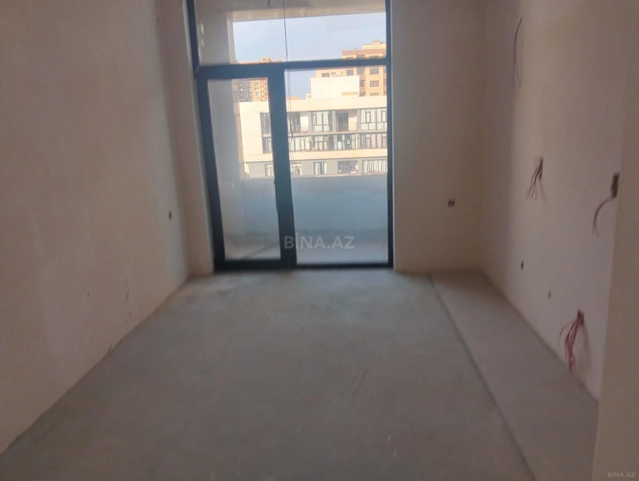 Satılır 3 otaqlı mənzil 121.3 m²