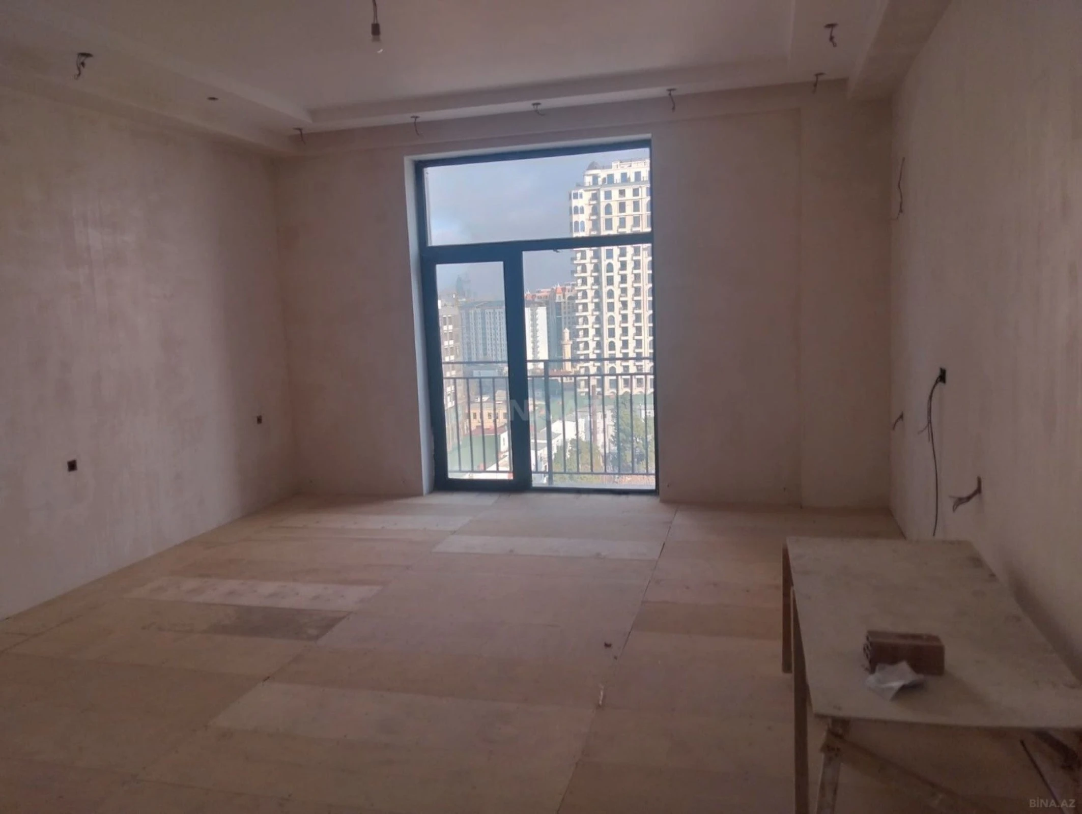 Satılır 3 otaqlı mənzil 121.3 m²