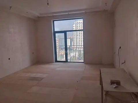 Satılır 3 otaqlı mənzil 121.3 m²