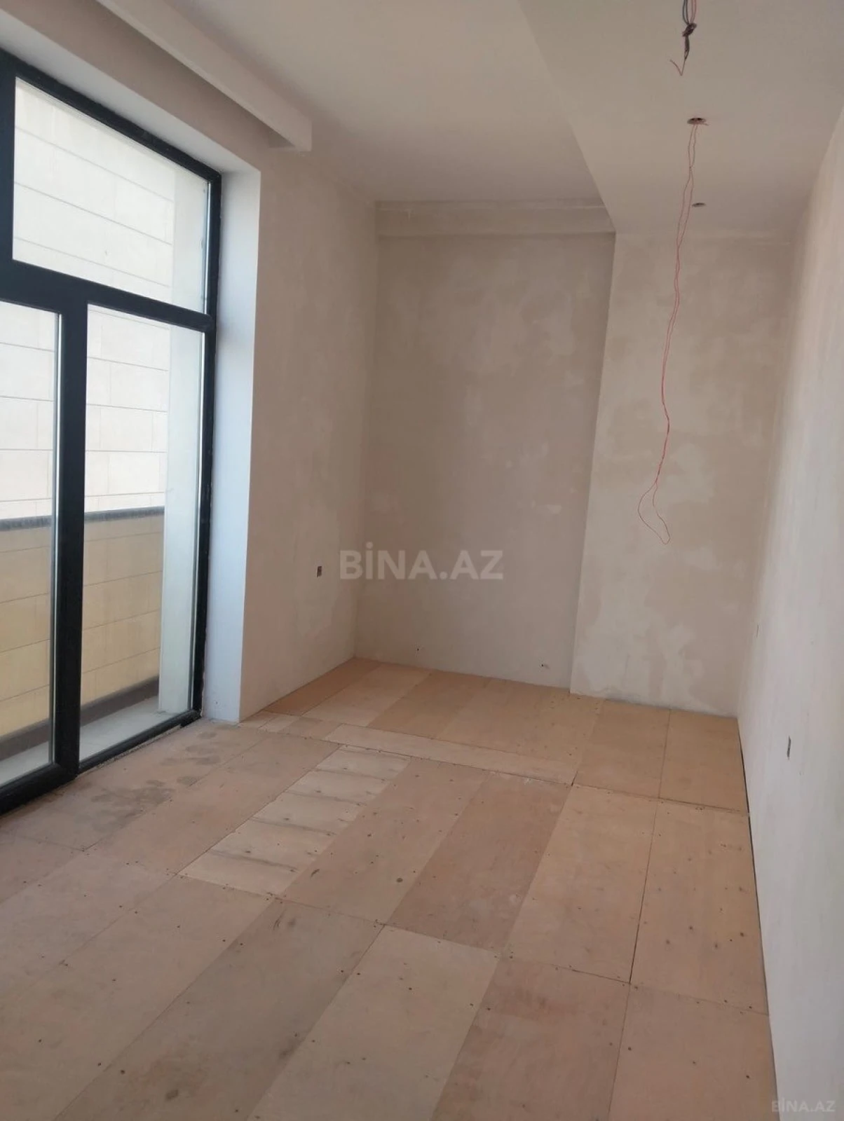 Satılır 3 otaqlı mənzil 121.3 m²
