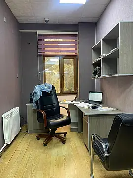 Kirayə verilir 5 otaqlı ofis 220 m²