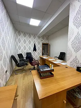 Kirayə verilir 5 otaqlı ofis 220 m²