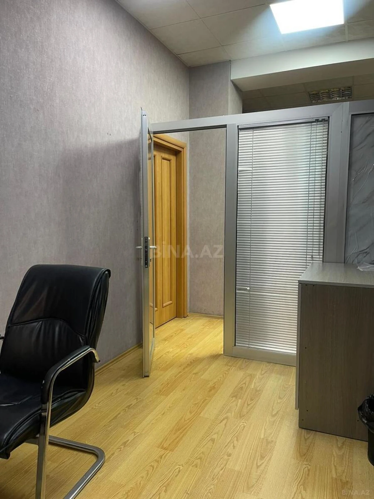 Kirayə verilir 5 otaqlı ofis 220 m²