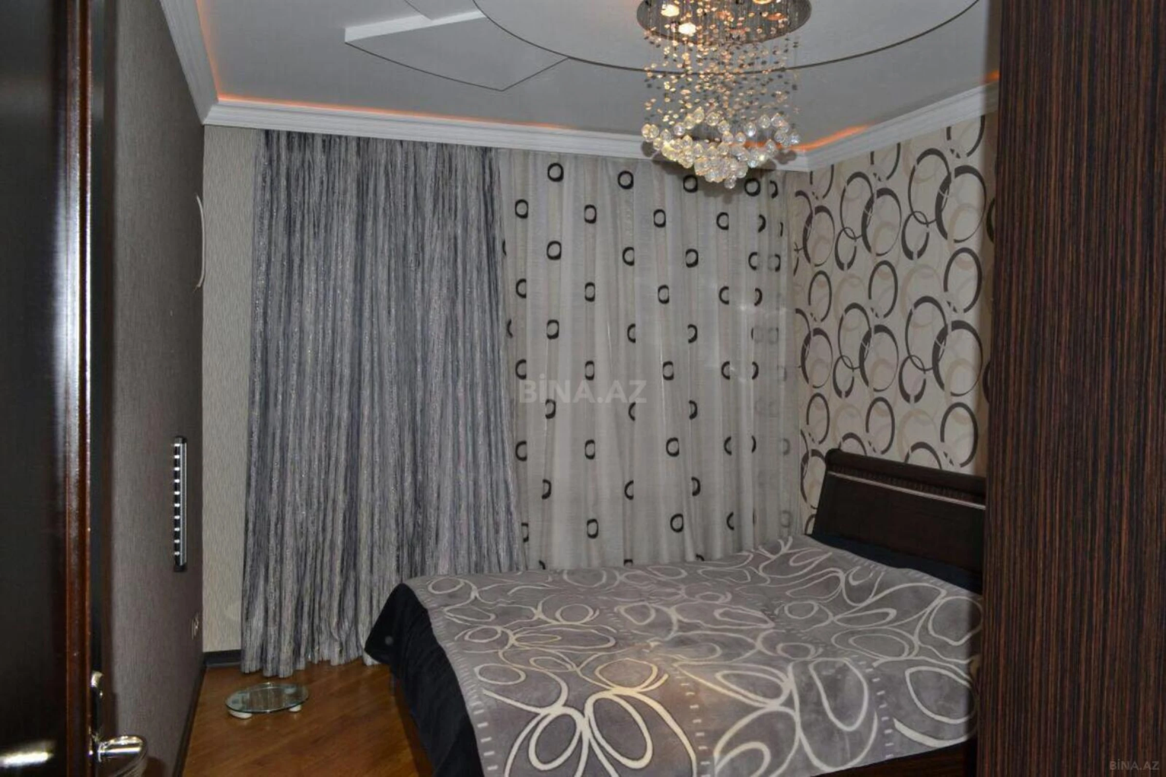 Satılır 4 otaqlı mənzil 98 m²
