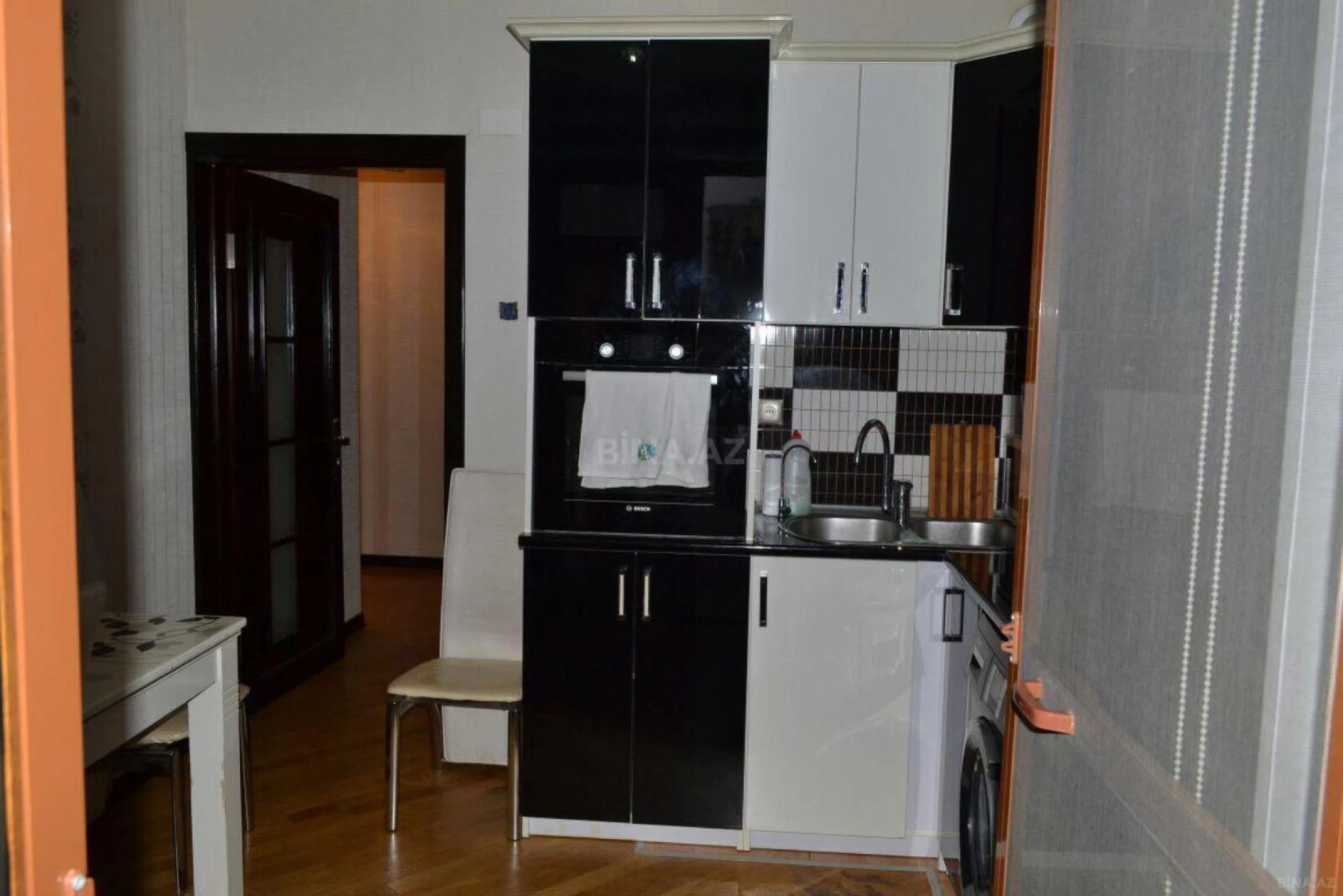 Satılır 4 otaqlı mənzil 98 m²