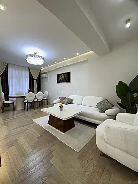 Satılır 3 otaqlı mənzil 135 m²