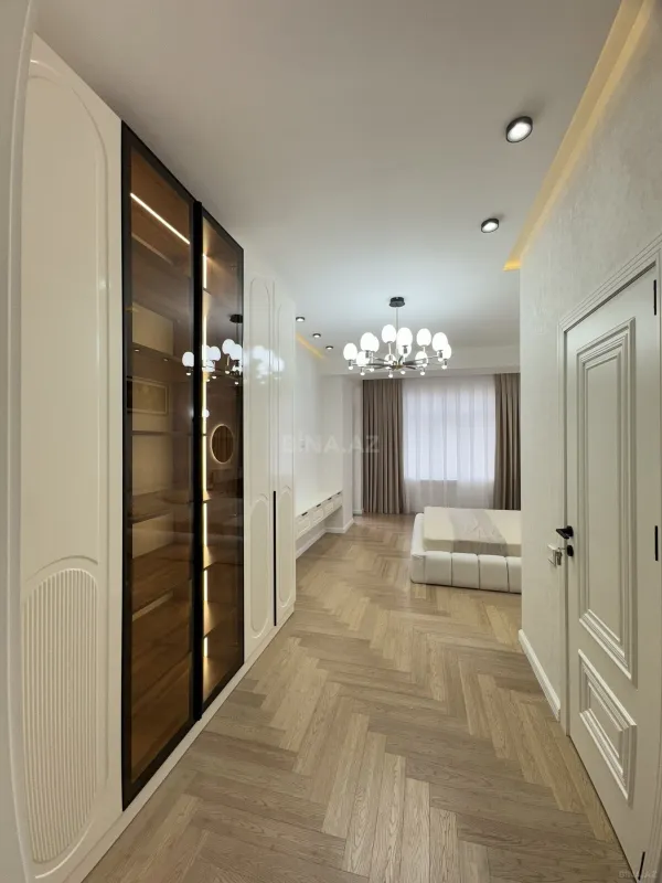 Satılır 3 otaqlı mənzil 135 m²