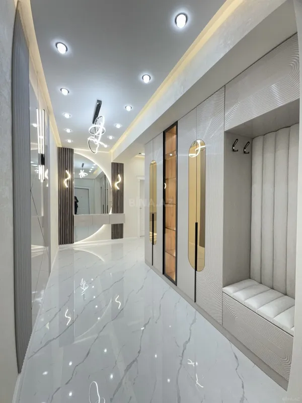 Satılır 3 otaqlı mənzil 135 m²