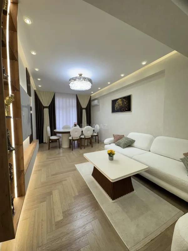 Satılır 3 otaqlı mənzil 135 m²