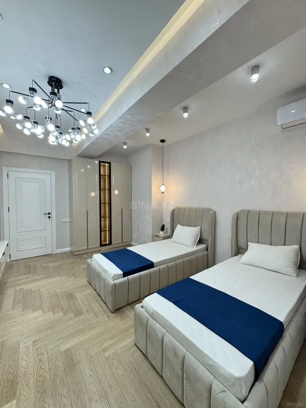 Satılır 3 otaqlı mənzil 135 m²