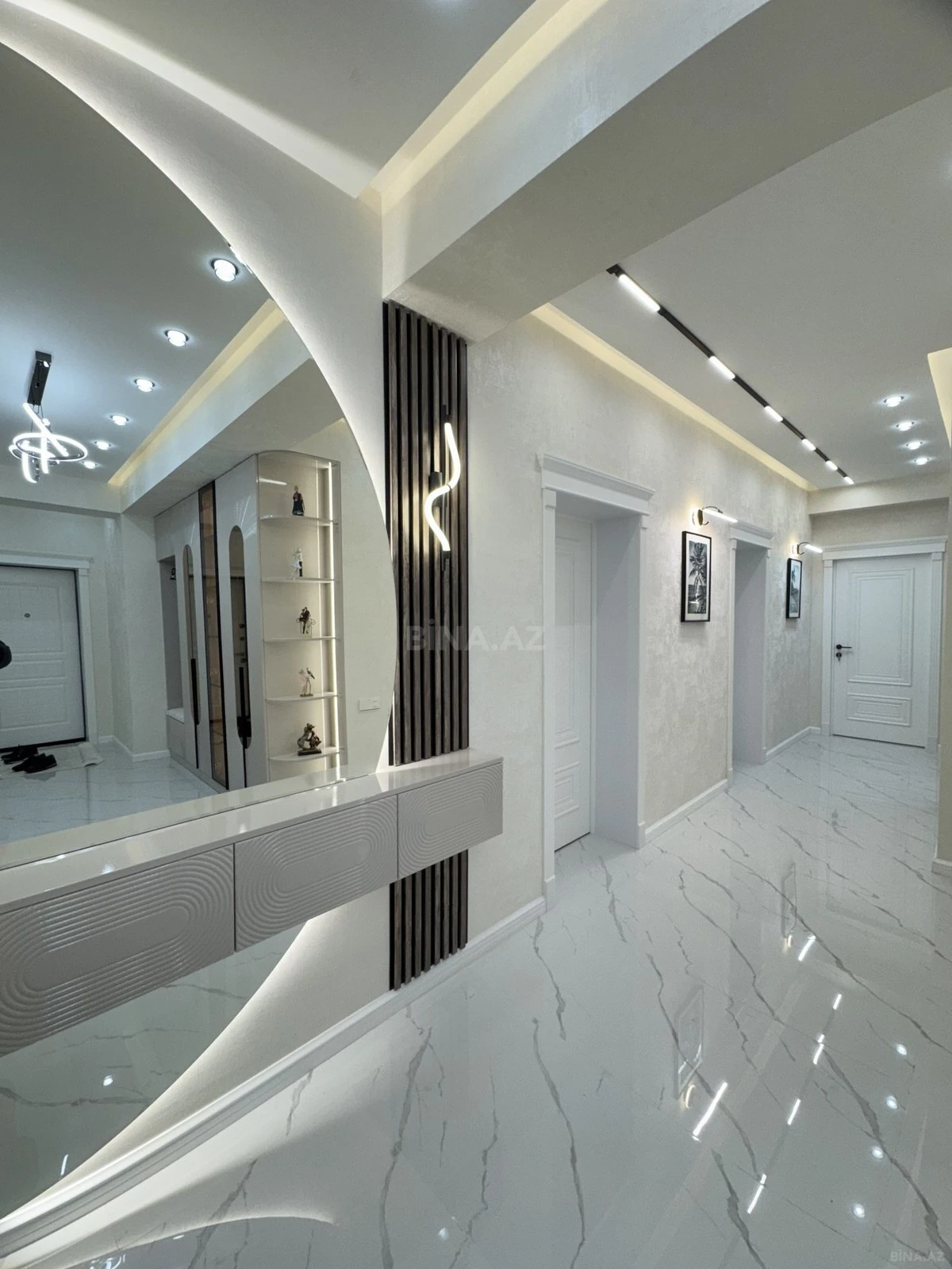 Satılır 3 otaqlı mənzil 135 m²