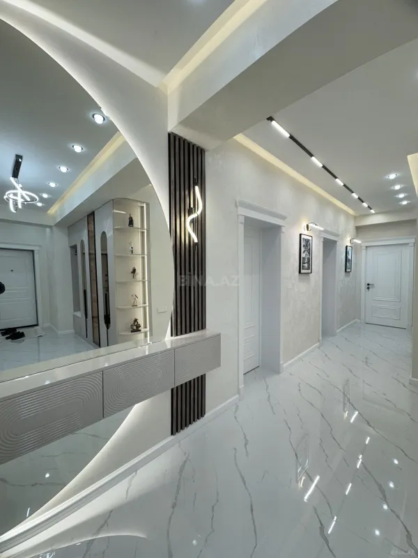 Satılır 3 otaqlı mənzil 135 m²