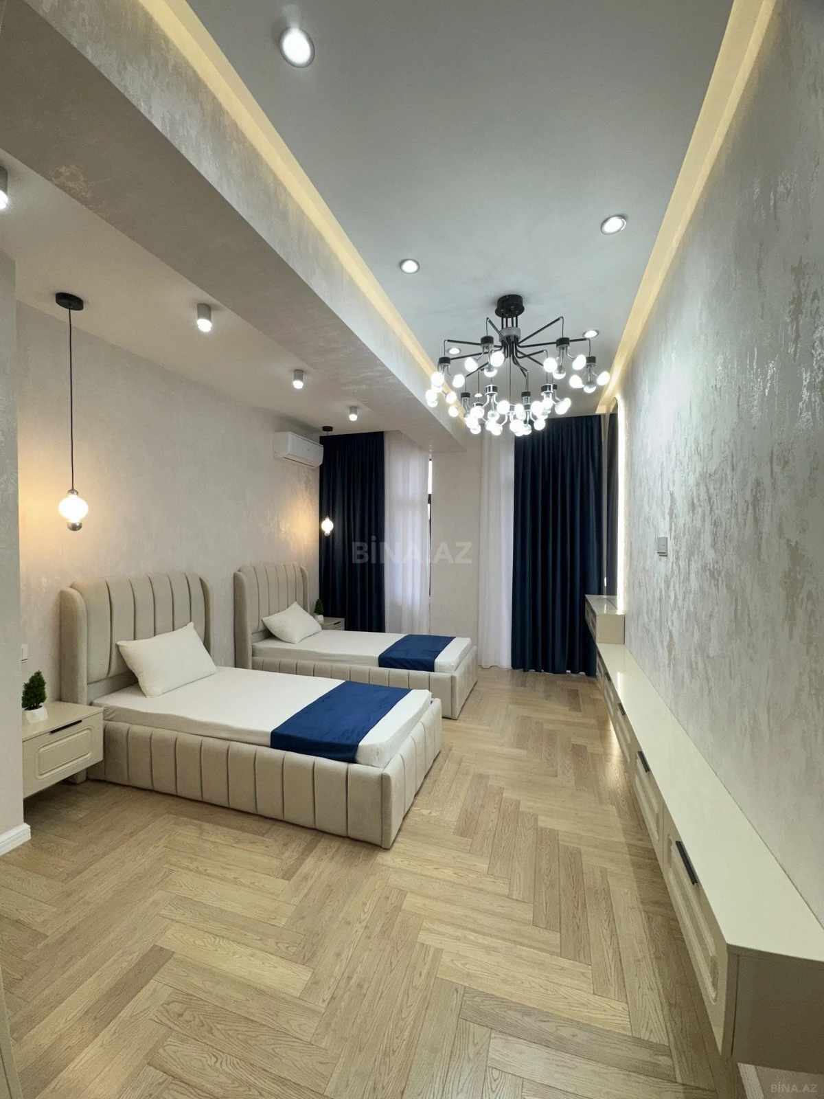 Satılır 3 otaqlı mənzil 135 m²