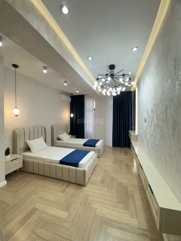Satılır 3 otaqlı mənzil 135 m²