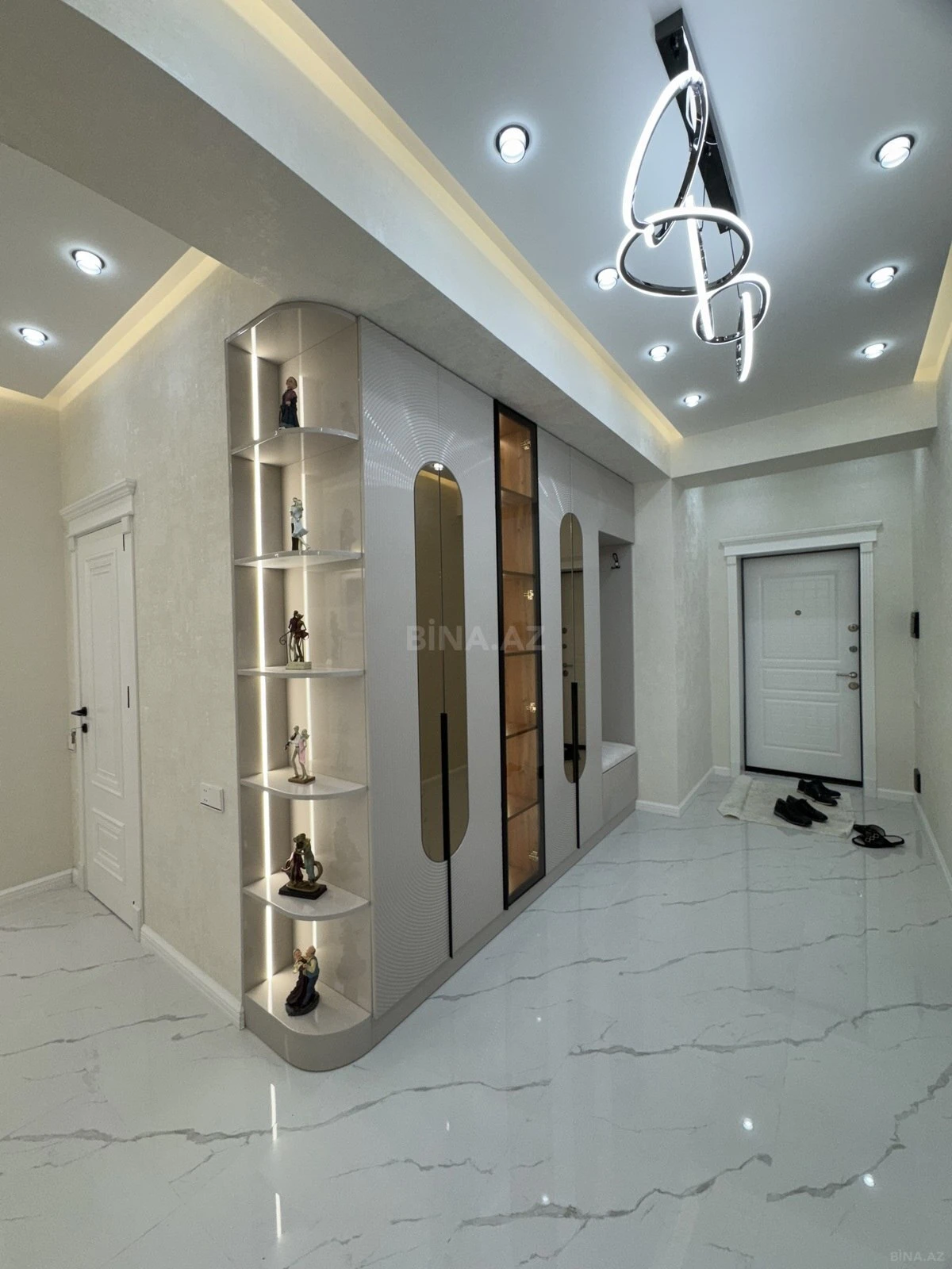 Satılır 3 otaqlı mənzil 135 m²