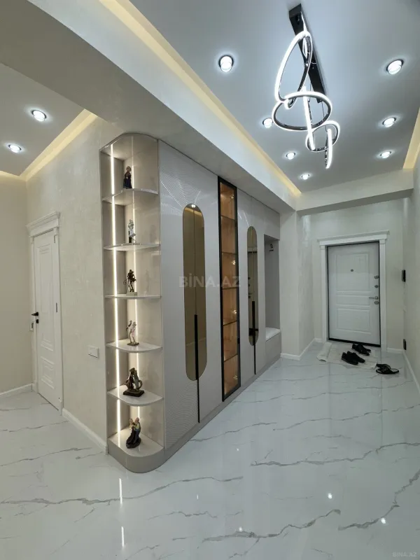 Satılır 3 otaqlı mənzil 135 m²