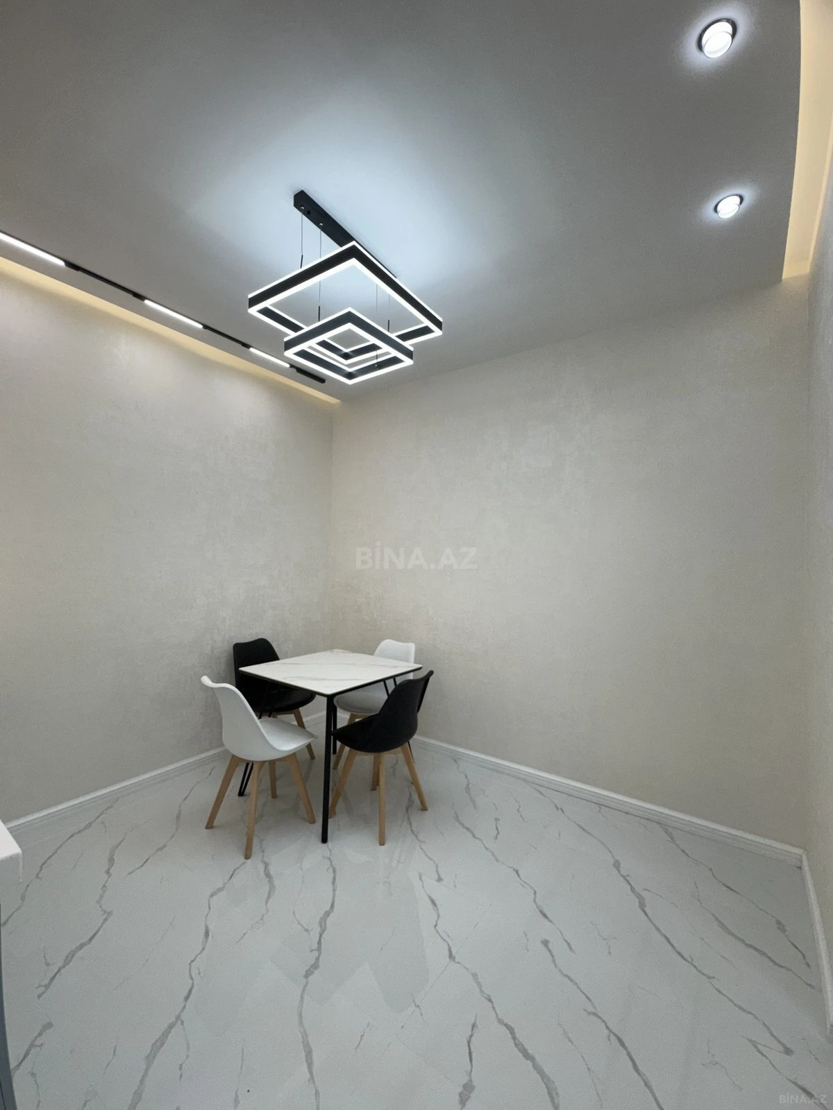 Satılır 3 otaqlı mənzil 135 m²
