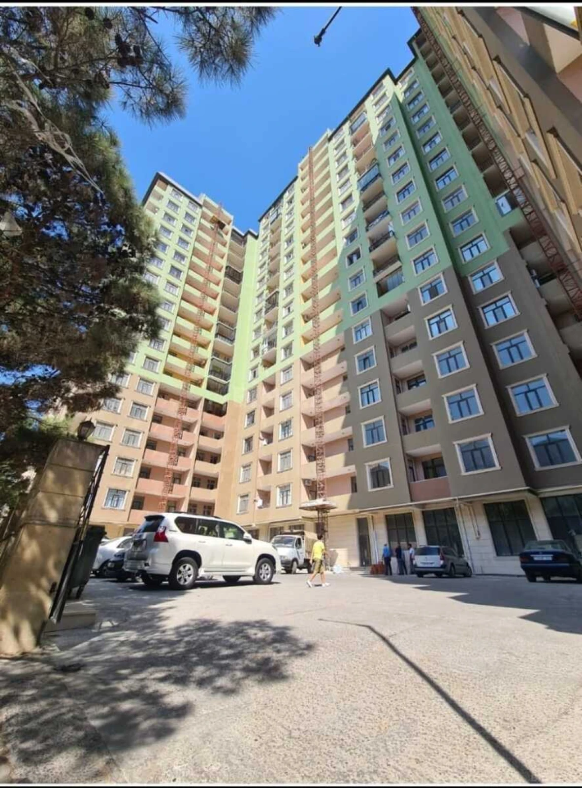 Satılır 3 otaqlı mənzil 135 m²