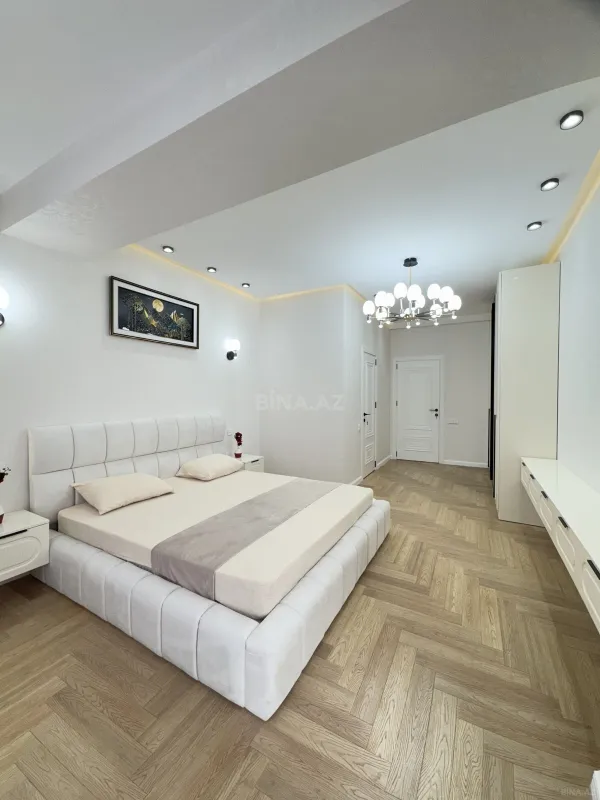Satılır 3 otaqlı mənzil 135 m²