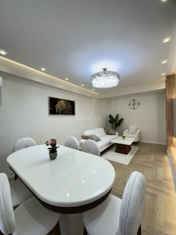 Satılır 3 otaqlı mənzil 135 m²