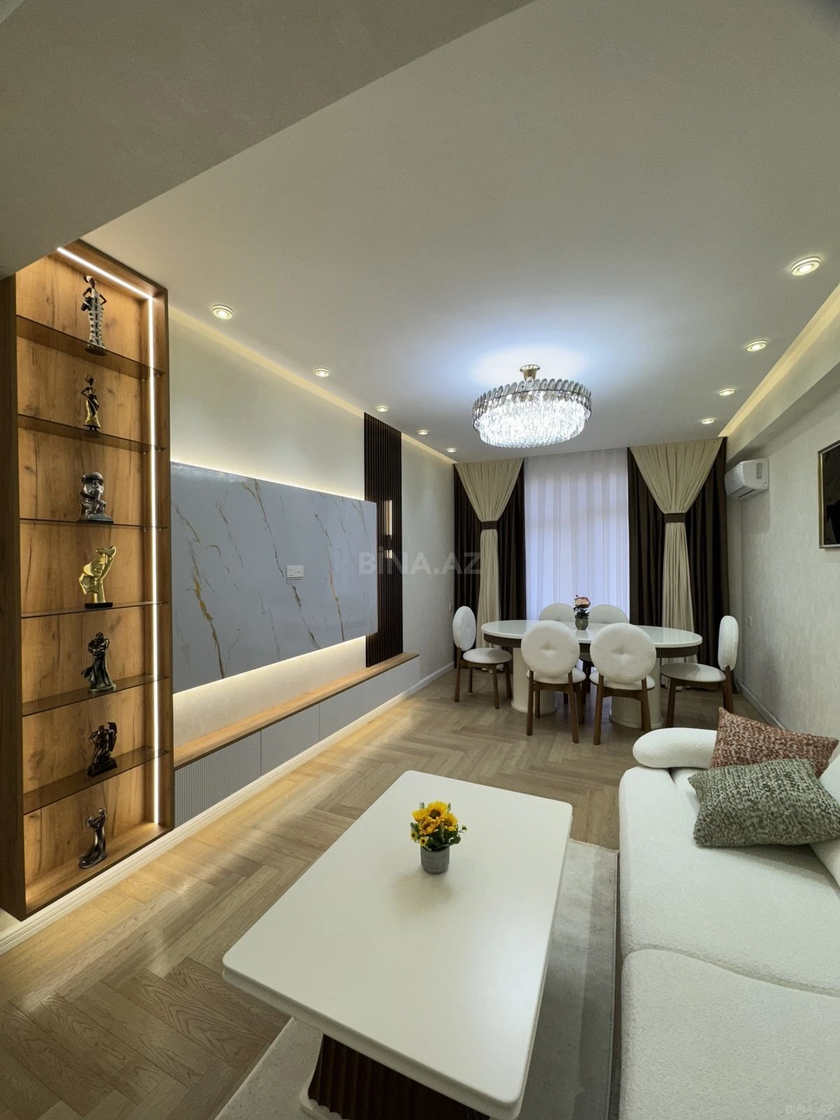 Satılır 3 otaqlı mənzil 135 m²