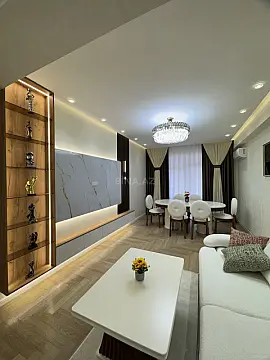 Satılır 3 otaqlı mənzil 135 m²