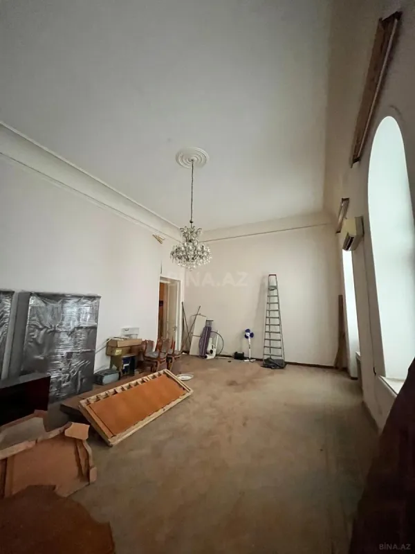 Kirayə verilir obyekt 200 m²