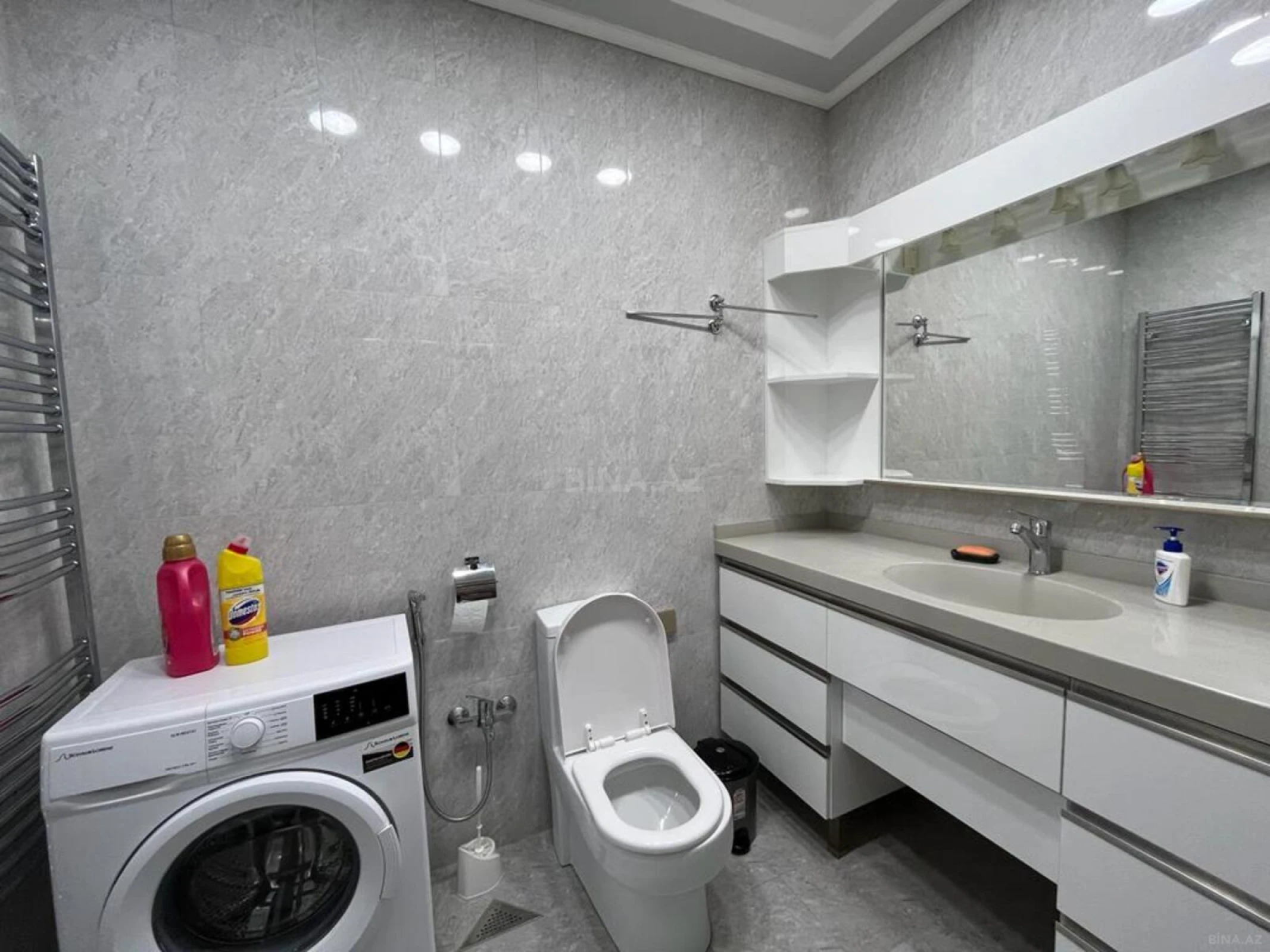 Kirayə verilir 2 otaqlı mənzil 103 m²